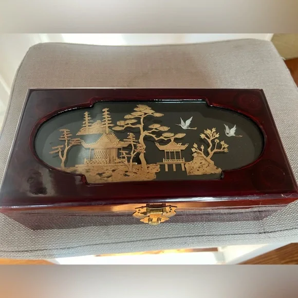 Wooden musical jewelry box - Picture 3 of 8